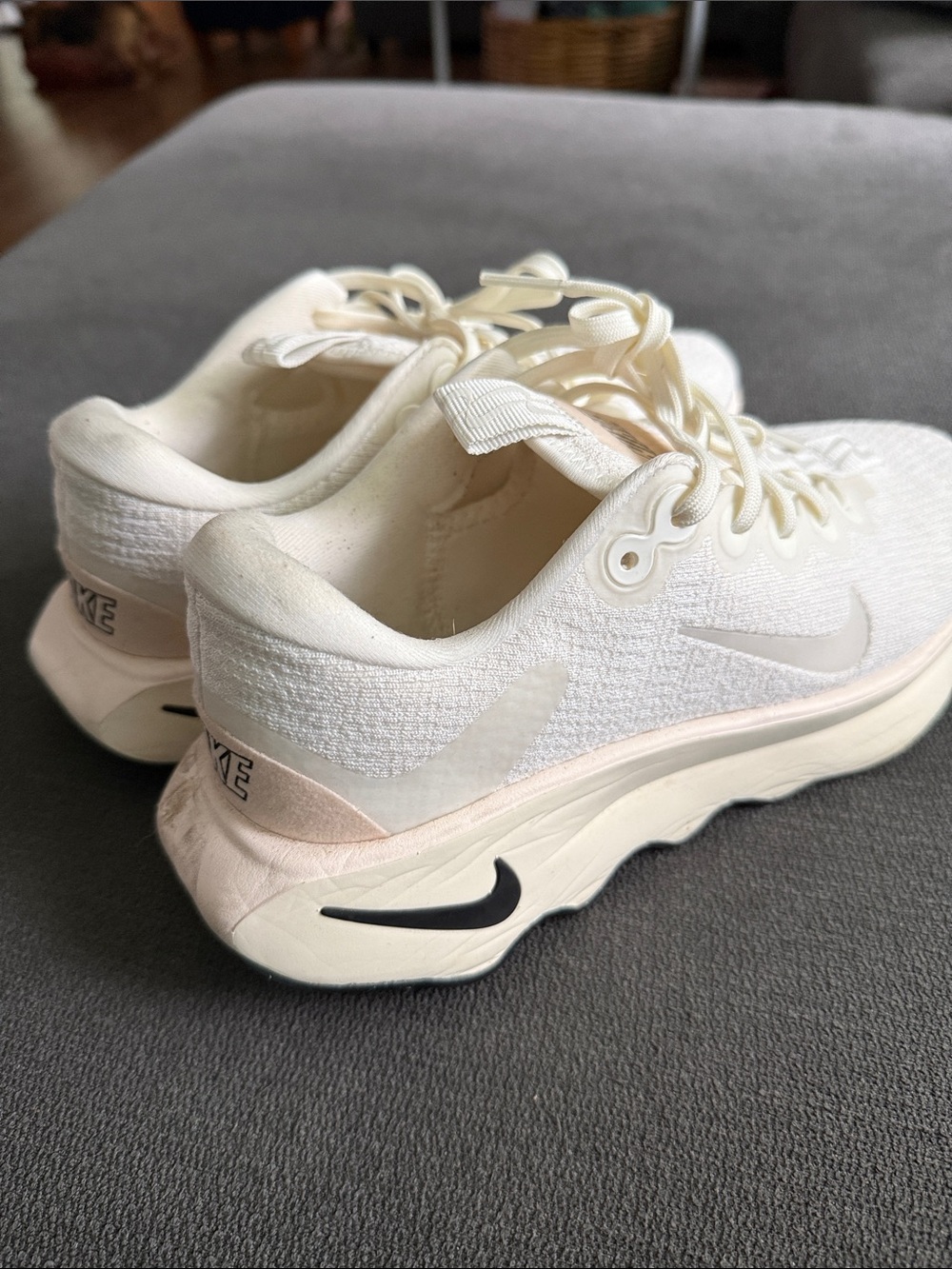 Nike Women's Cream/White Low-Profile Running Sneakers Motiva - Picture 4 of 7